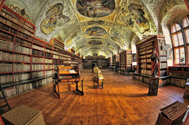 https://image.sistacafe.com/images/uploads/content_image/image/39099/1442915122-Clementinum-National-Library-Photo-by-Ernest-Glez.-Roda-740x491.jpg