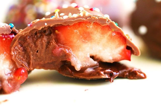 1499249440 valentine nutella strawberry chocolate recipe3