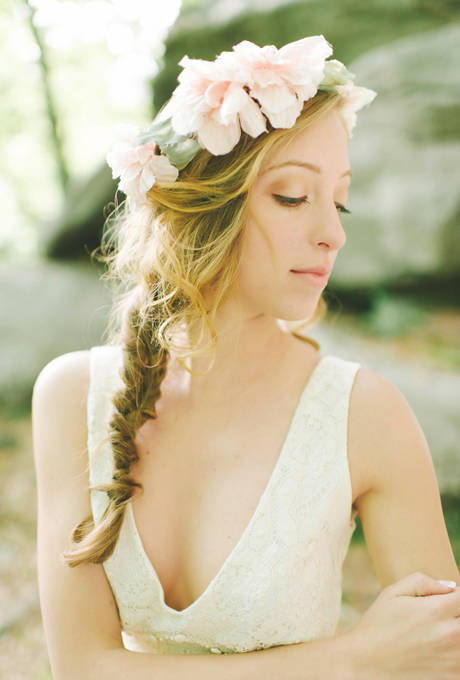 https://image.sistacafe.com/images/uploads/content_image/image/39191/1442949911-Floral-Wedding-Hairstyles-Michelle-Gardella-photography-02.jpg