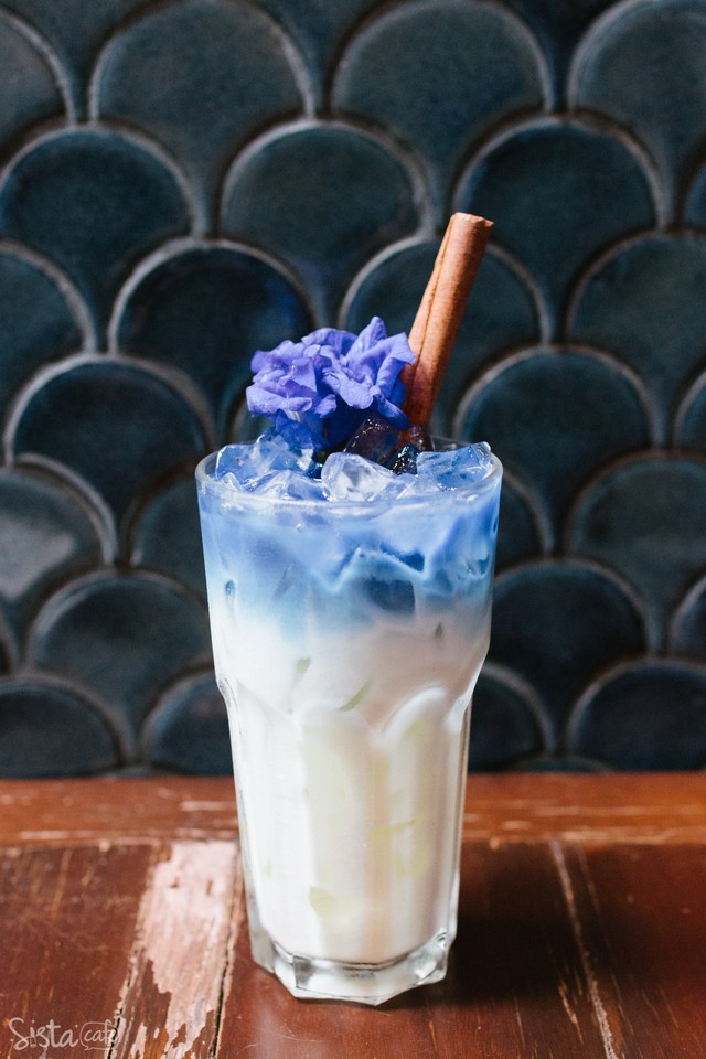 ร้าน Blue Whale Cafe คาเฟ่ ร้านกาแฟ ท่าเตียน มหาราช