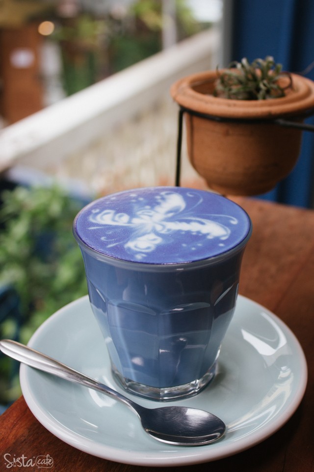 ร้าน Blue Whale Cafe ร้านกาแฟ ย่านท่าเตียน มหาราช คาเฟ่