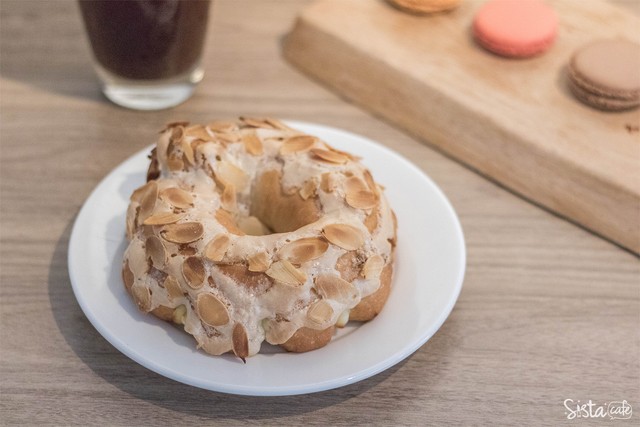 [ร้านกาแฟ ทองหล่อ The Asia Cafe ]  ] Walnuts Cream Cheese  (120 บาท)
