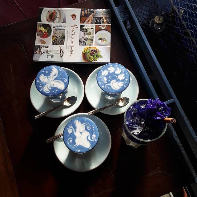 ร้าน blue whale cafe คาเฟ่ย่านมหาราช