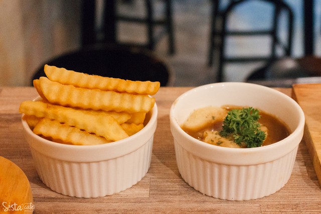 เครื่องเคียง Wing N’ Thing ร้านอาหารย่านถนนพระอาทิตย์