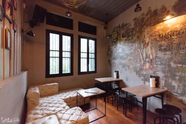 โซฟา Wing N’ Thing ร้านอาหารย่านถนนพระอาทิตย์