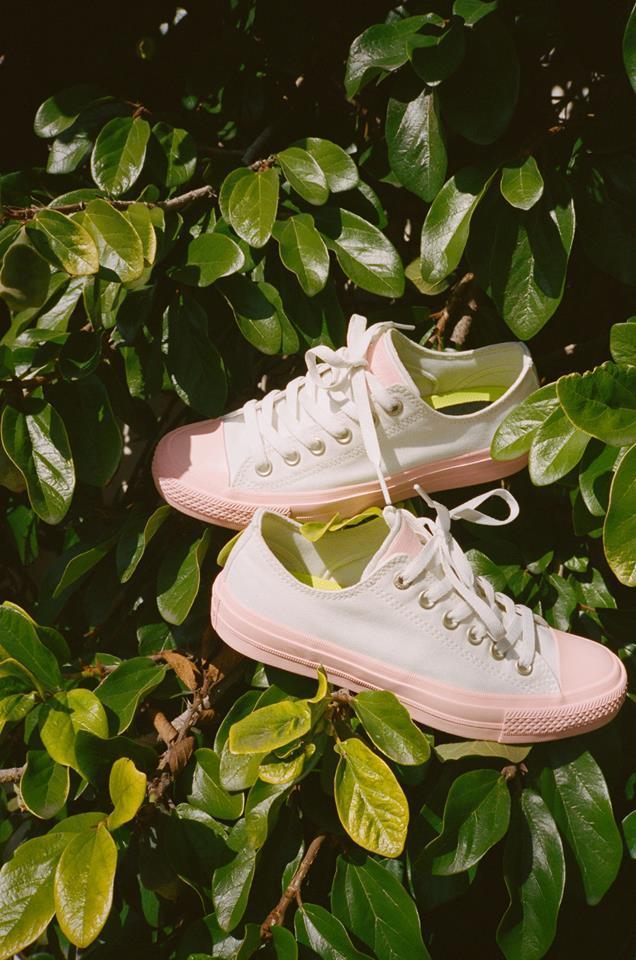 รองเท้าผ้าใบ Converse