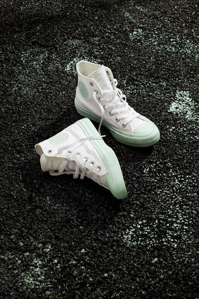 รองเท้าผ้าใบ Converse