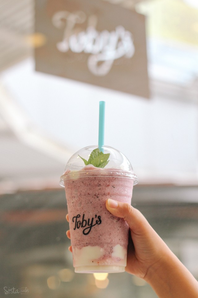 [ Lazy Toby ร้านกาแฟ ทองหล่อ ] Berries & yogurt