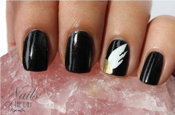 https://image.sistacafe.com/images/uploads/content_image/image/40539/1443365696-Black-Harry-Potter-Nail-Design.jpg