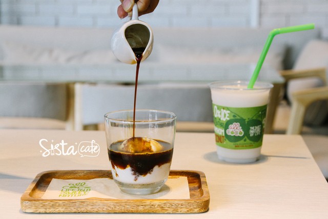 all coco ร้านขนม คาเฟ่ มะพร้าว ทองหล่อ