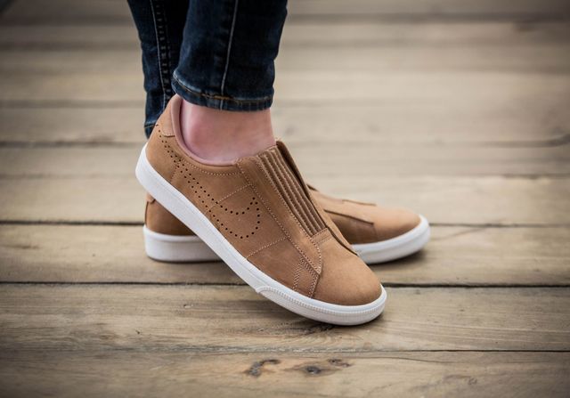 1500965249 nike wmns tennis classic ease brown 896504 200 mood 1