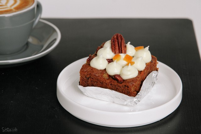 [invisible coffee room,  คาเฟ่ อโศก] Carrot Cake
