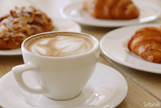 กาแฟสักแก้วกับครัวซองต์ กับมุมชิลล์ๆ ที่ Eric Kayser ร้านขนม ทองหล่อนี้บอกเลยว่า มันดีเหลือเกิน!