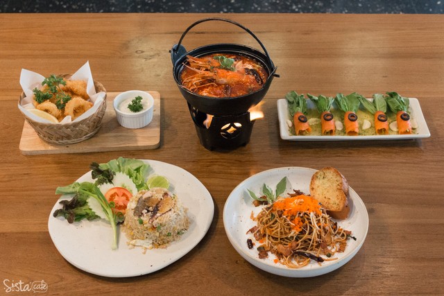 ร้านอาหาร สีลม Alphabet Cafe & Bar คาเฟ่ กับเมนูอาหาร