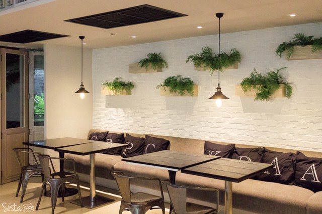 ร้านอาหาร สีลม Alphabet Cafe & Bar คาเฟ่