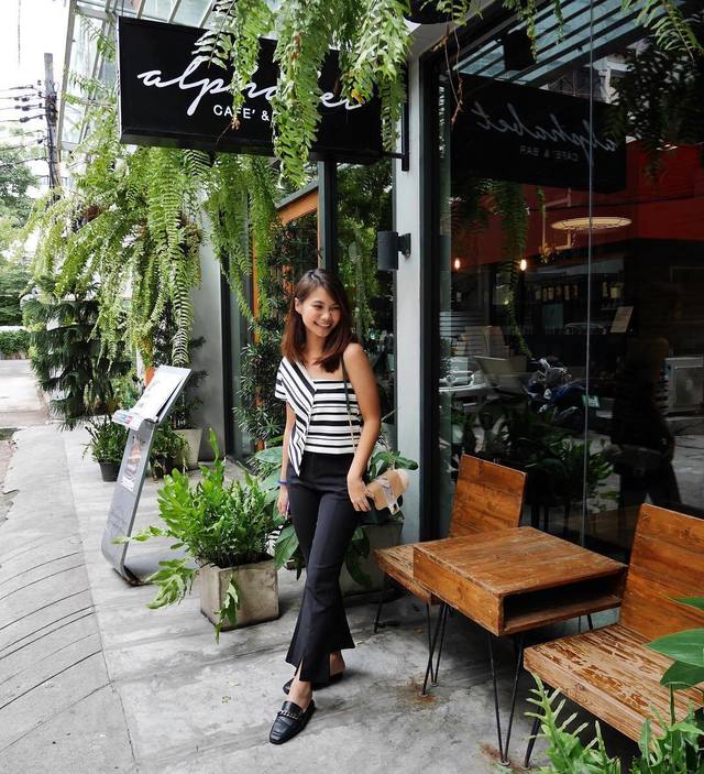 ร้านอาหาร สีลม Alphabet Cafe & Bar คาเฟ่