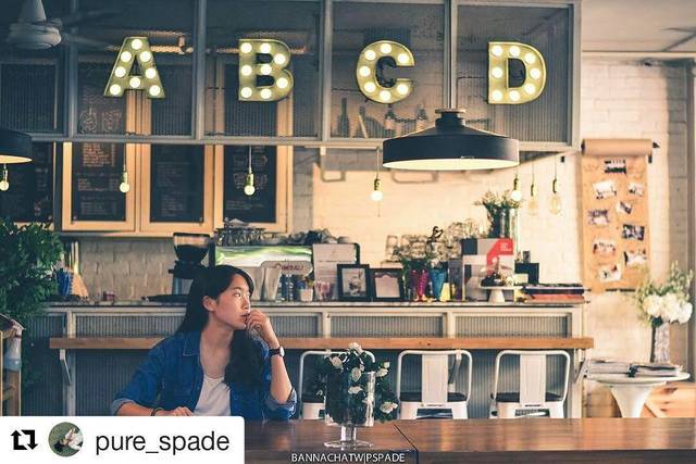 ร้านอาหาร สีลม Alphabet Cafe & Bar คาเฟ่