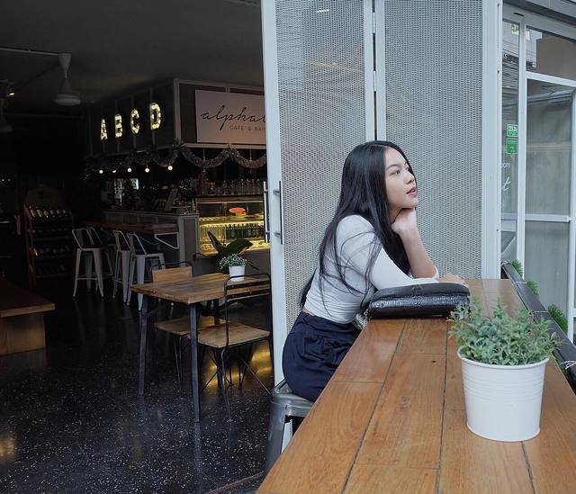 ร้านอาหาร สีลม Alphabet Cafe & Bar คาเฟ่