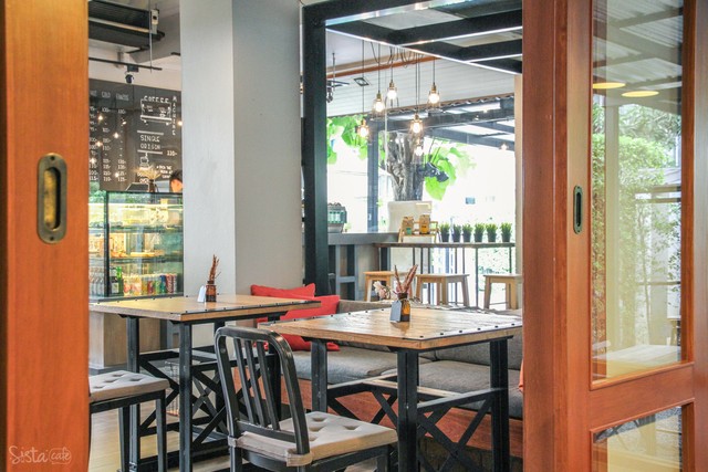[TRIPLE The Coffee House, คาเฟ่ ทองหล่อ] ในร้าน