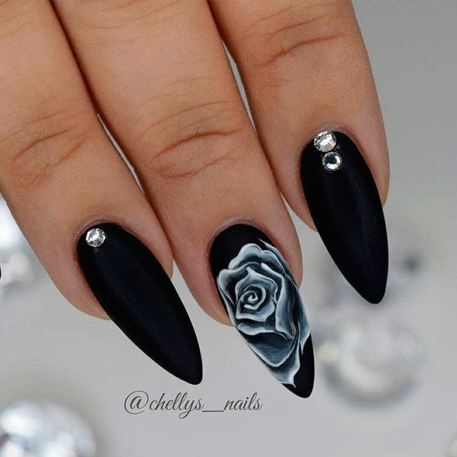1501740267 black matte nails ideas 9