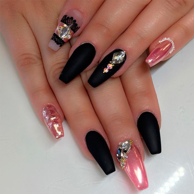 1501740322 black matte nails ideas 2