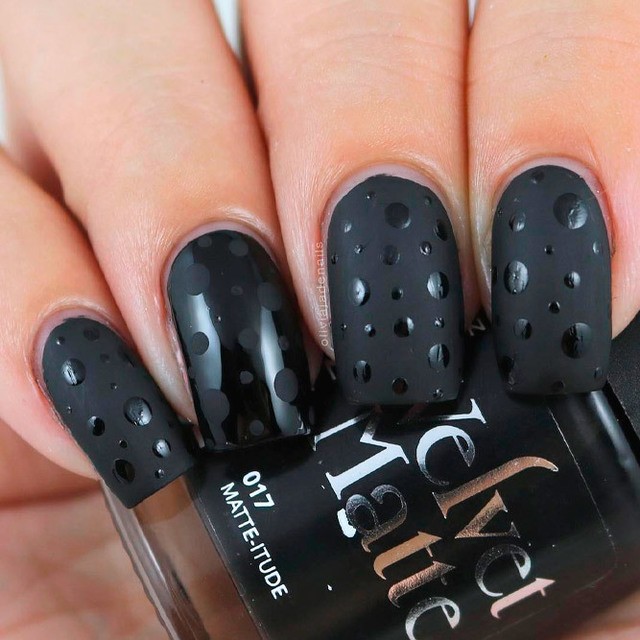 1501740431 black matte nails ideas 6