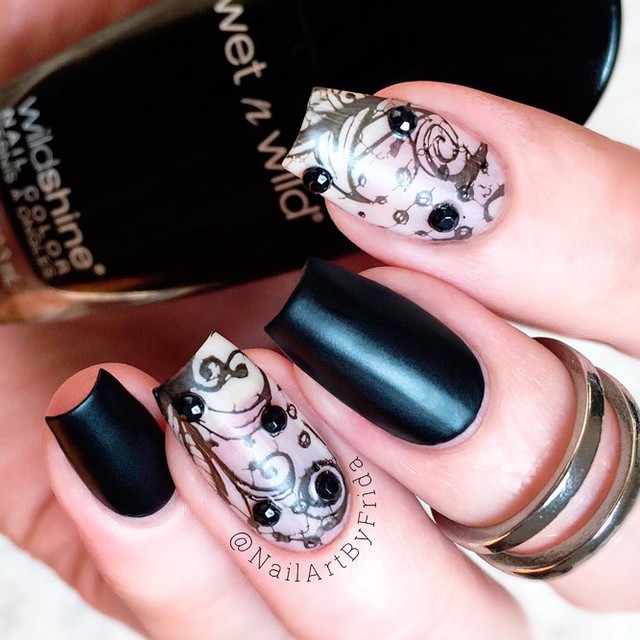 1501740499 black matte nails ideas 12
