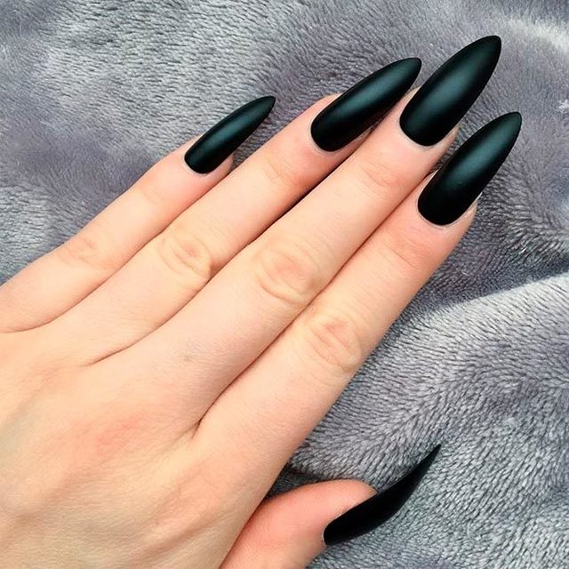 1501740521 black matte nails ideas 13