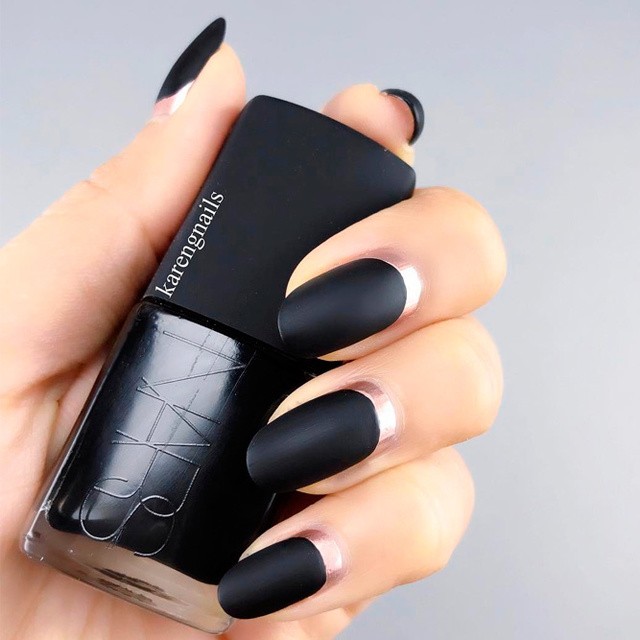 1501740559 black matte nails ideas 14