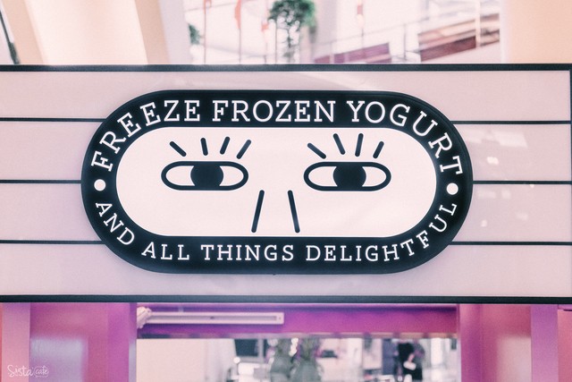 Freeze Frozen Yogurt ร้านขนม สยาม