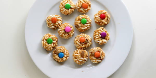 https://image.sistacafe.com/images/uploads/content_image/image/41530/1443688037-puffed-rice-peanut-butter-balls-recipe-adding-gems.jpg