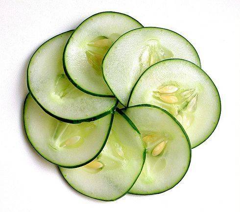 https://image.sistacafe.com/images/uploads/content_image/image/41561/1443692004-cucumber-slices.jpg