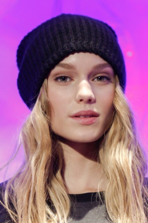 1502172020 15 ways to style your hair under a hat 15 500x750