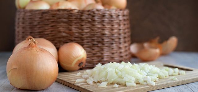 1502643098 how to use onion juice for hair growth