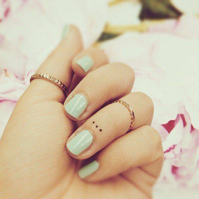 1443890767 15 tiny tattoos you can e2 80 99t wait to have2