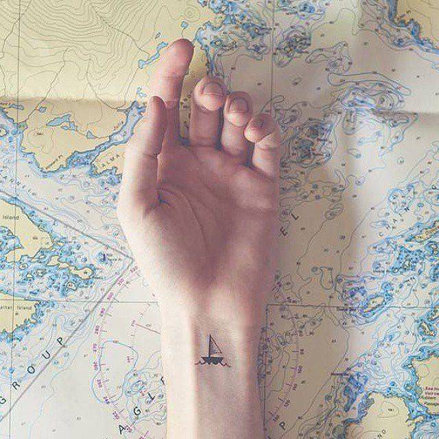 1443891091 15 tiny tattoos you can e2 80 99t wait to have12
