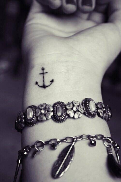 1443891130 15 tiny tattoos you can e2 80 99t wait to have14