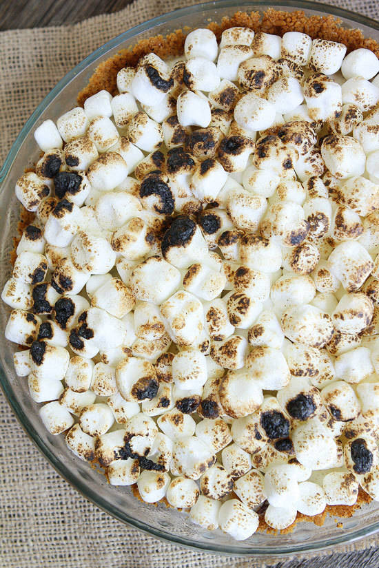 https://image.sistacafe.com/images/uploads/content_image/image/42528/1443977801-Smores-Ice-Cream-Pie-2.jpg