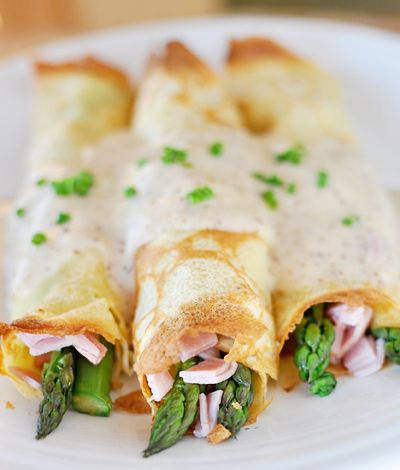 https://image.sistacafe.com/images/uploads/content_image/image/42535/1444187061-crepes-with-ham-swiss-and-asparagus.jpg