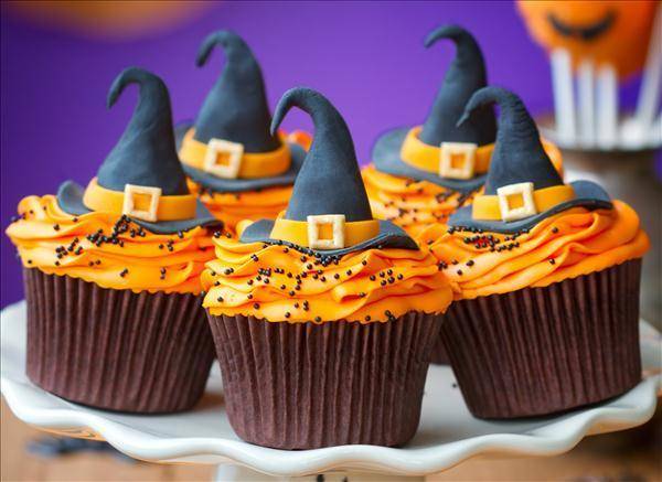 1443986368 halloween cupcake decorations witch hats orange cream