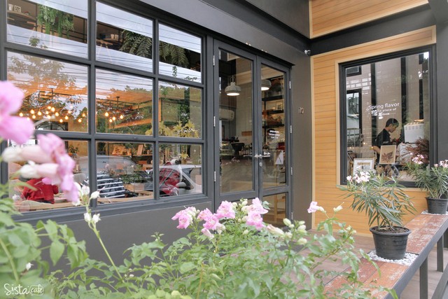 หน้าร้าน Cold spring cafe ร้านอาหาร ลาดพร้าว คาเฟ่