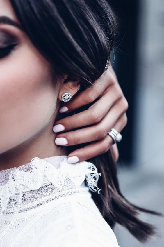 1503617120 04 minimalist and elegant stud earrings to wear every day