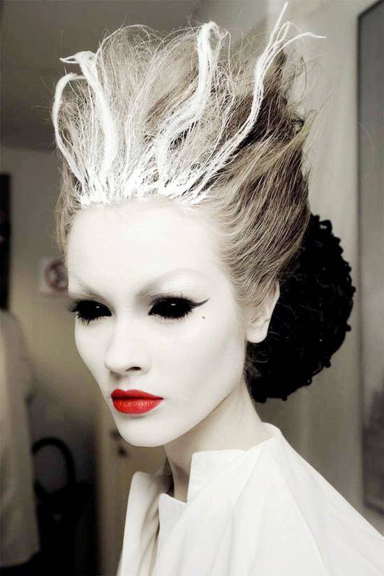 https://image.sistacafe.com/images/uploads/content_image/image/43034/1444115248-Ghoulish-Snow-Queen.jpeg