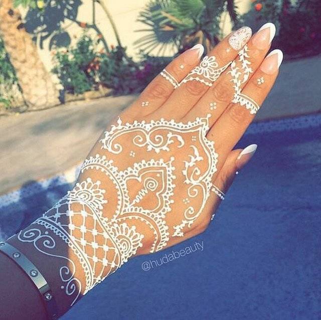 https://image.sistacafe.com/images/uploads/content_image/image/43848/1444278257-Love-henna-hennasign-hudabeauty-video-posted-Huda.jpg