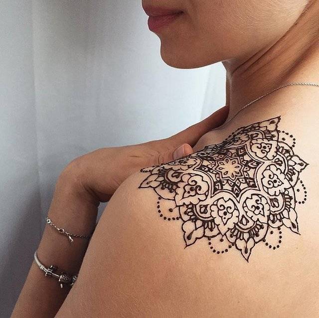 https://image.sistacafe.com/images/uploads/content_image/image/43859/1444278631-Henna-Ideas-From-Instagram.jpg