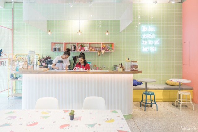 Petaholic Cafe คาเฟ่สัตว์ เมืองทอง