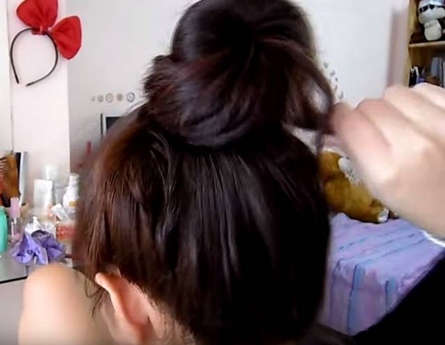https://image.sistacafe.com/images/uploads/content_image/image/44008/1444298745-easy_bun_hairstyle_11.jpg