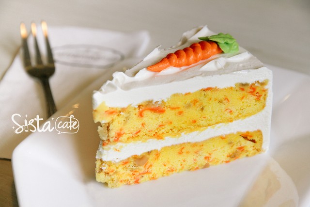 เมนูเค้ก ที่ Cheesecake House  ร้านขนม ทองหล่อ  : carrot Cake  