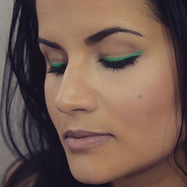 https://image.sistacafe.com/images/uploads/content_image/image/44327/1444370353-Colored-Eyeliner-Ideas.jpg