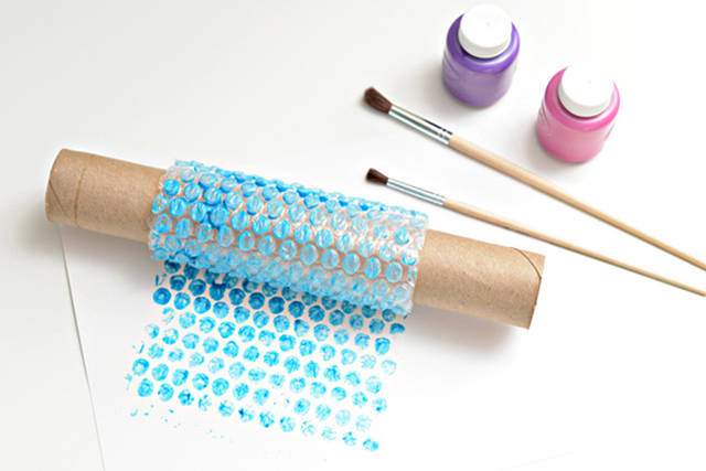 1444374447 bubble wrap roller